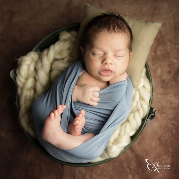 BeauvoirPhotographie bebe naissance nouveaune seancephoto Chambery studiophoto maternite babyboy shootingphoto 02